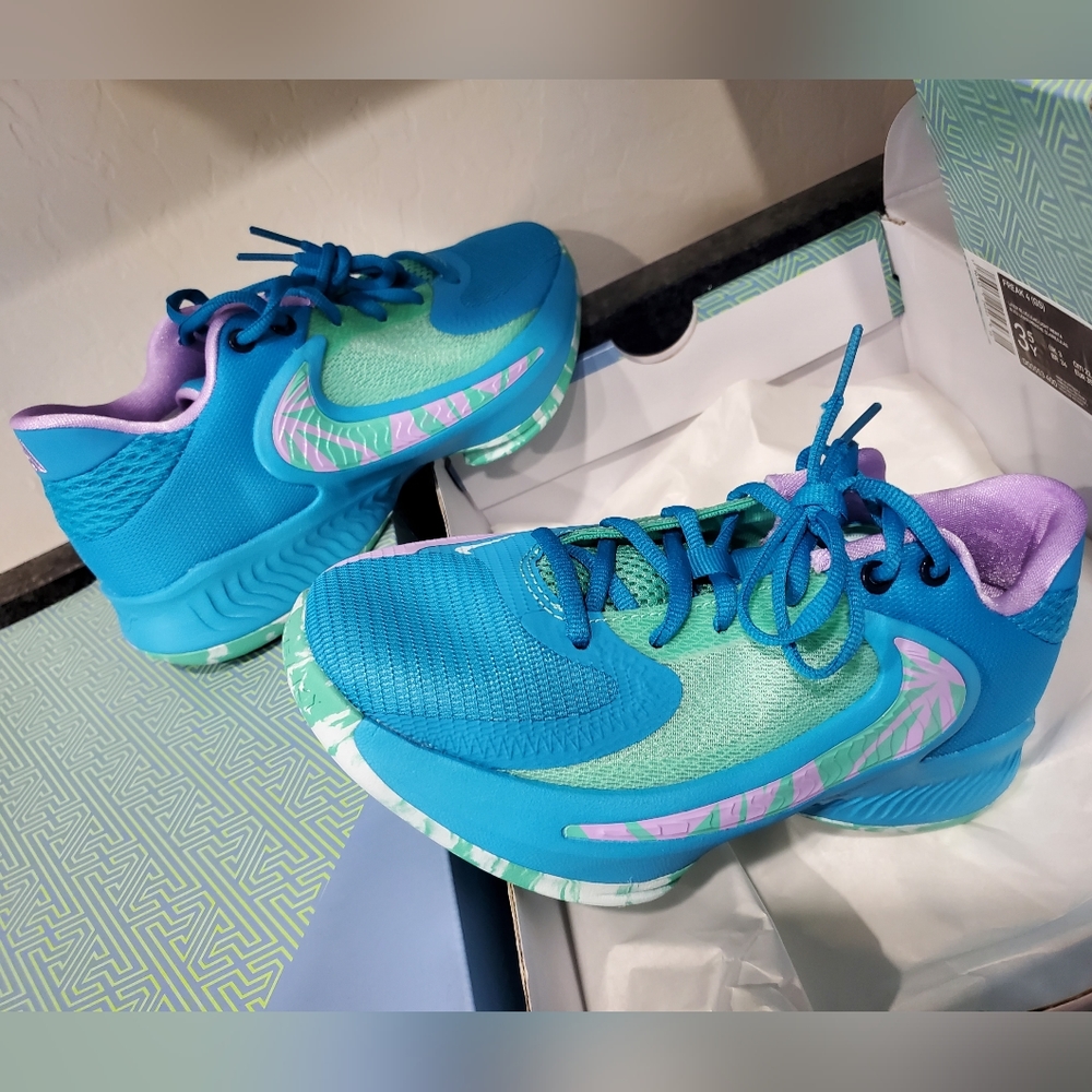 NIKE Zoom Freak 4 GS Birthstone NEW